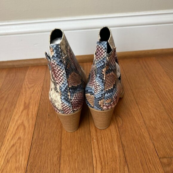 NWOB Multi-colored Snakeskin Style Side Slit Booties Boots Size 8 Chunky Heel - Picture 4 of 6